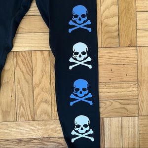 Lulu x Soulcycle skull leggings!